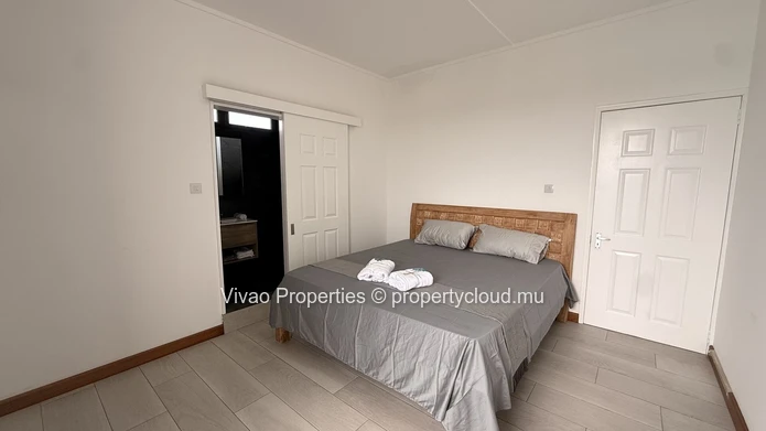 Appartement meublé de 2 chambres à louer à Mont Choisy avec piscine - 40 000 Rs par mois
