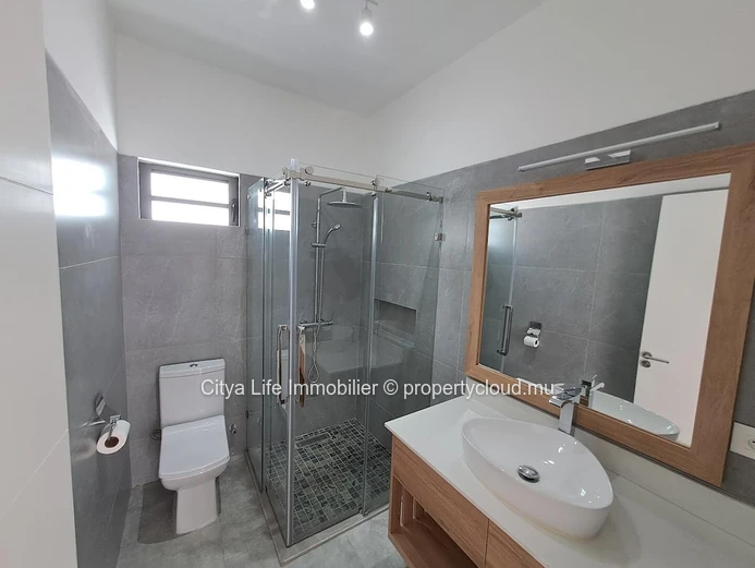 Maison à vendre à Mont Mascal, 195m², terrain 441m², 3 chambres, piscine privée. Prix: Rs.