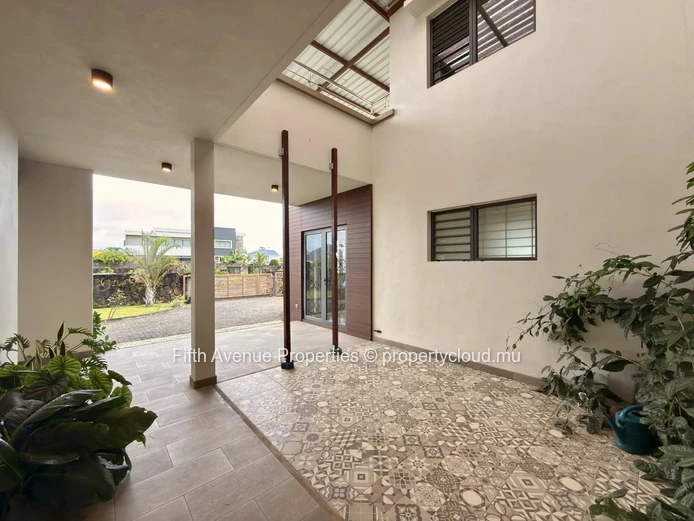 Highlands - 5-Bedroom Family House with Attached Independent Apartment