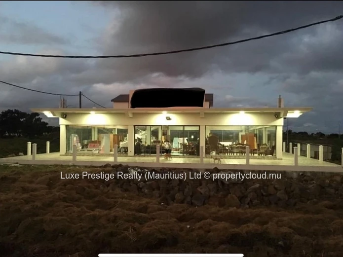 Modern Commercial Building for Rent in Rose Belle | Parking & Easy Motorway Access
