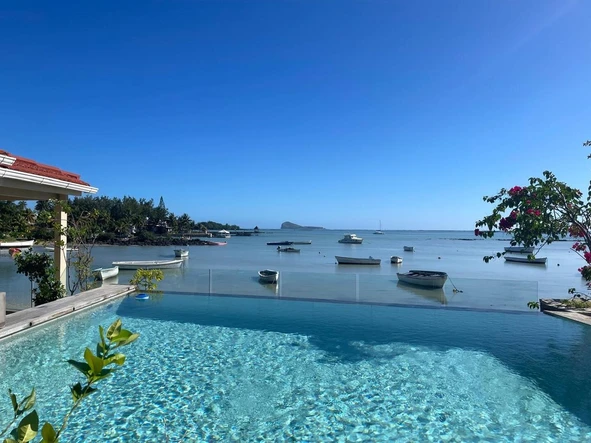 Grand Gaube - Beautiful beachfront 4-bedroom family home with swimming pool