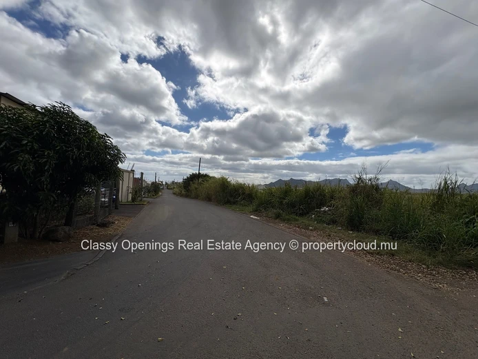 2110 m² Phoenix Commercial Land — Mountain Views, Near Bus & Shops