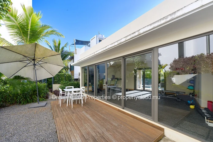 Appartement Neuf Avec Toit Terrasse Prive Vue Mer A Pointe  Aux Canonniers - Ile Maurice