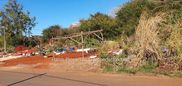 Land for sale in Tombeau Bay 