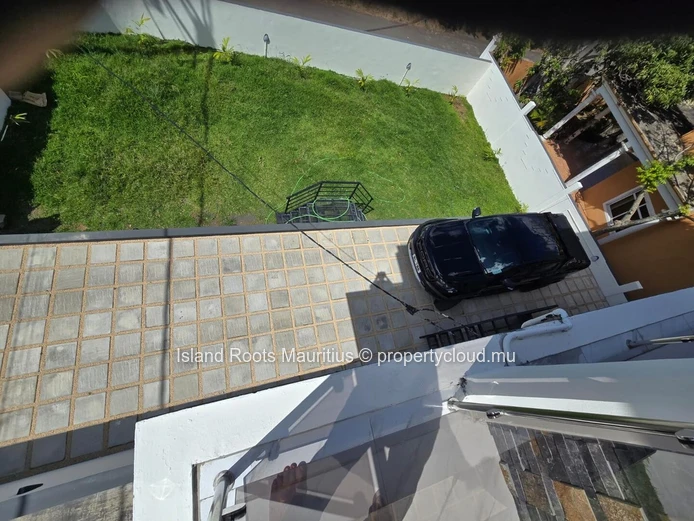Beautiful newly built apartment ideally located in Goodlands, not far from Super U.