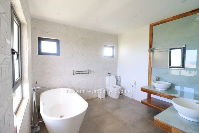 Superbe maison neuve avec piscine privée et vue mer et montagne en résidence sécurisée. 