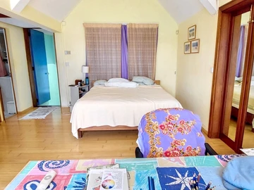 Seafront villa with outbuilding and office space 