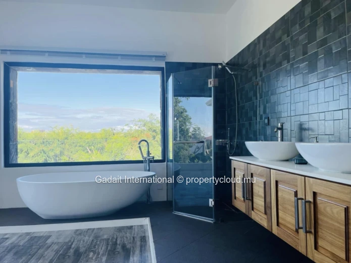 Exceptional Villa for Rent in Calodyne – Modern Elegance in the Heart of Mauritian Serenity