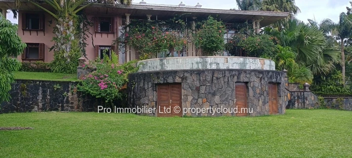 Executive House for Sale , Prestigious Floreal Area.