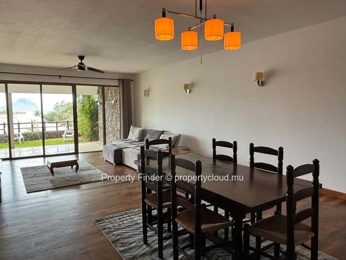 Charming Ground-Floor Apartment with Lagoon and Le Morne Views in Black River