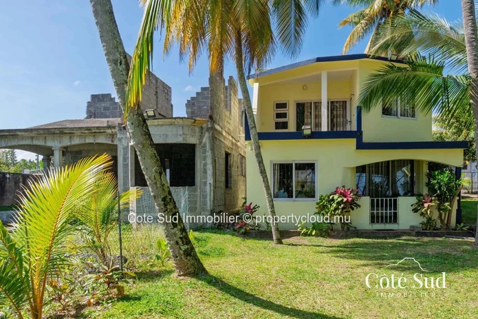 À VENDRE – 2 Bungalows pieds dans l'eau à Surinam