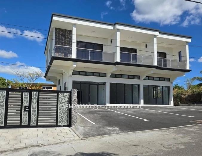 Immeuble commercial neuf à vendre – Domaine du Moulin