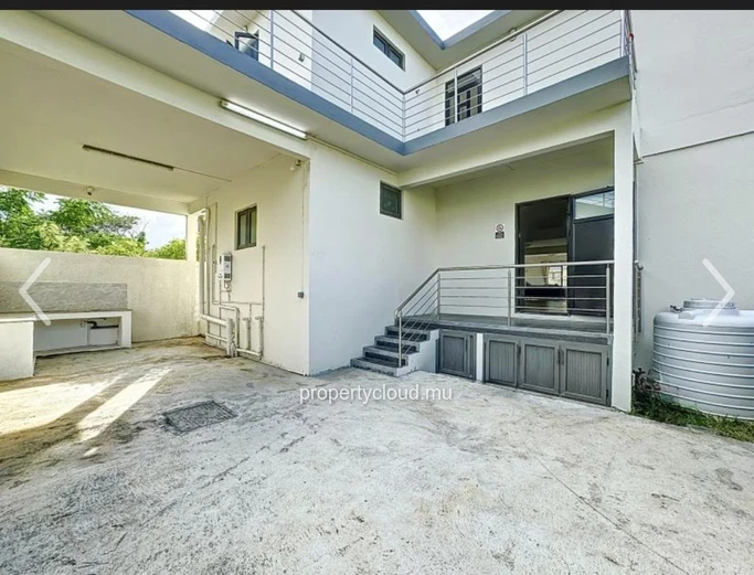 Villa contemporaine construite en 2023 à Grand Baie . Idéale pour une vie de famille ou un investissement locatif