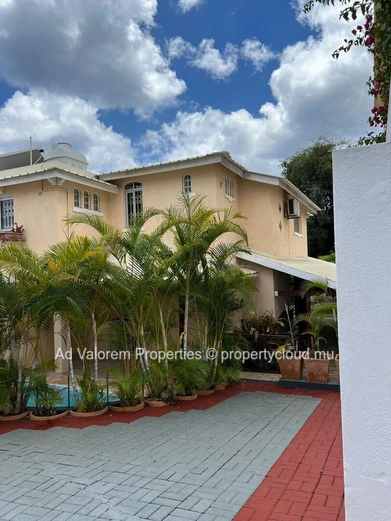 Spacious 4-Bedroom Family Home with Pool – 500 m from the Beach | For Rent