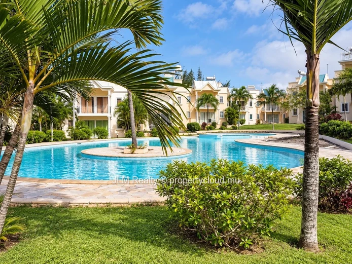 For sale: Seafront villa with walking access to the beach in Calodyne, Mauritius
