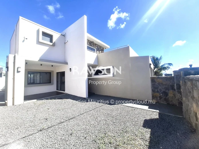 A Vendre : Villa Moderne De 4 Chambres -  Trou Aux Biches 
