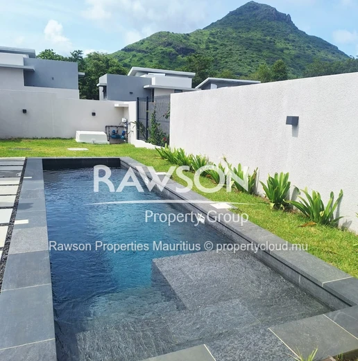 Modern Unfurnished 4-Bedroom Villa with Pool – West Coast Living