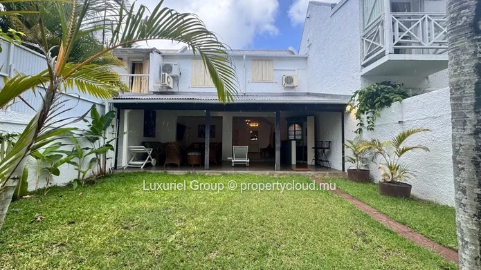 Tropical Comfort Meets Modern Living – Duplex Villa in Pointe aux Canonniers