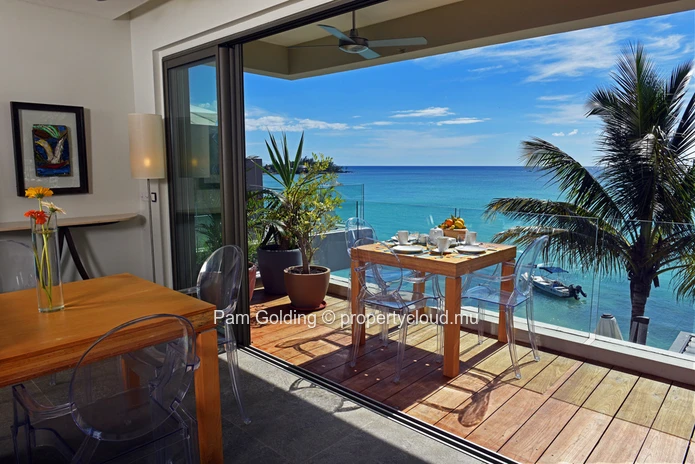 Splendid beach apartment