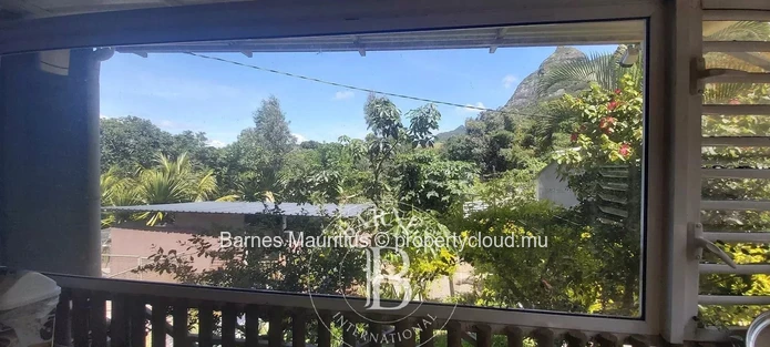 MOKA – Terrain agricole avec maison conteneur – 3 160 m²