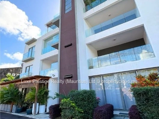 Premium 3-Bedroom Apartment for Rent in Pereybère | Ground Floor, Large Terrace & Shared Pool