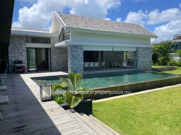 Villa d’Exception de 4 Chambres à Vendre à Pereybere – Un Refuge Luxueux à Deux Pas de la Plage