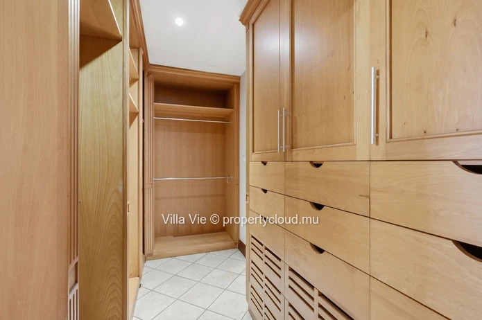 Calodyne - Maison spacieuse de style méditerranéen de 6 chambres (Mandat exclusif)