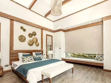 5 Bedroom Villa