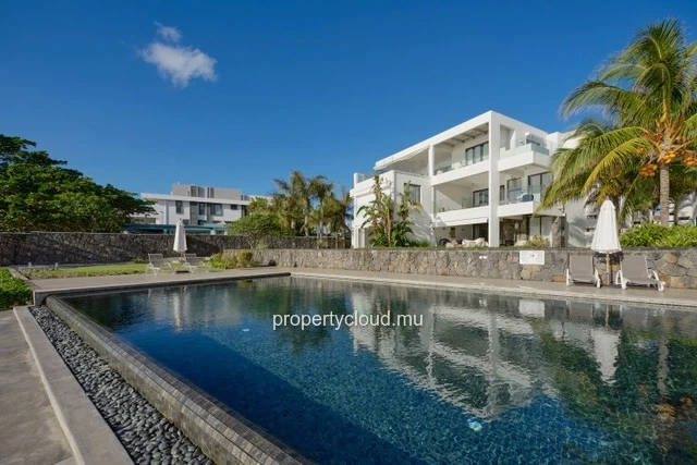 FOR RENT – 3-bedroom penthouse with sea view, Pereybere