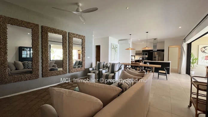 Luxurious apartment on the seaside