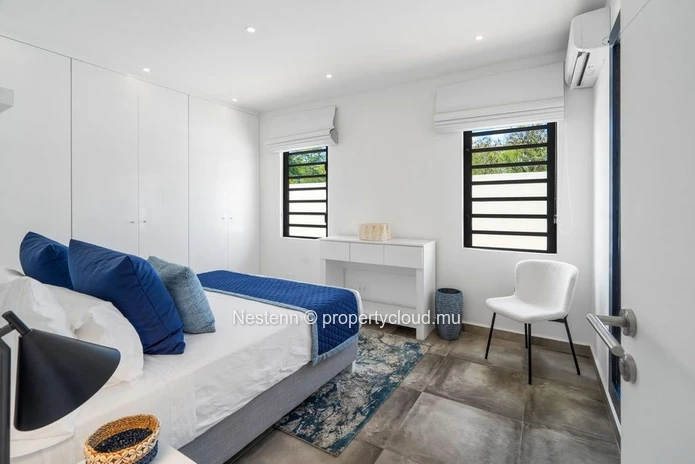 Modern single-storey villa in Mont Mascal with 3 bedrooms, private pool, and fully equipped kitchen in a secure resid...