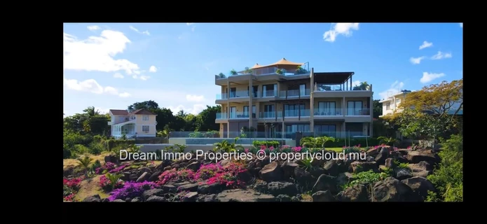 Appartement élégant de 3 chambres en front de mer avec vue mer complète à Flic en Flac – Île Maurice