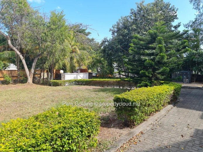 Maison familiale de 4 chambres avec jardin et piscine