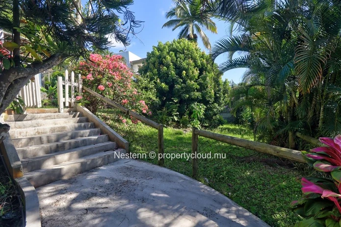 Spacieuse villa traditionnelle en triplex à Sodnac avec 4 chambres, vue sur la mer et la montagne, proche des commodi...