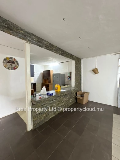 Maison à louer à Verger Les Bains, Pointe aux Sables | 30 000 Rs/mois (négociable)