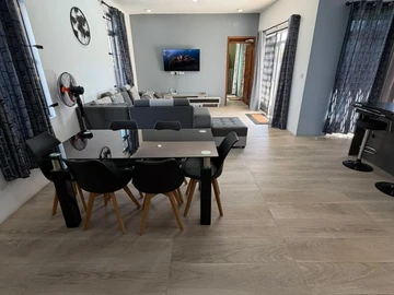 5 Bedroom House