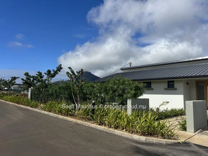 Villa Neuve de 4 Chambres dans une Smart City sur la Côte Ouest