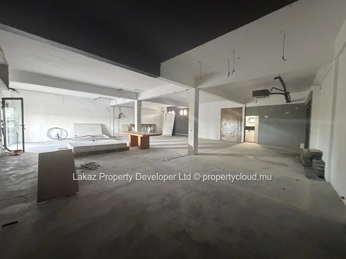 300 m² Open-Plan Office in The Vale, Grand Baie