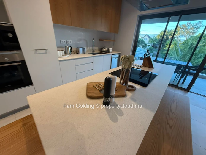 Appartement de 3 chambres récemment mis sur le marché à La Pointe Phase 2 | Confort moderne et art de vivre côtier