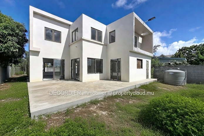 Opportunité Unique – Maison Inachevée À Vendre