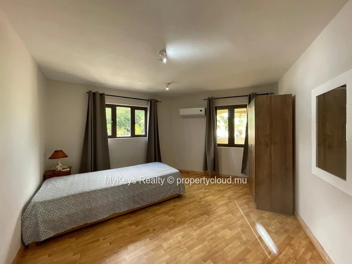 Piscine Privée - Grand Jardin Arboré - Entièrement Meublée - Environnement Paisible