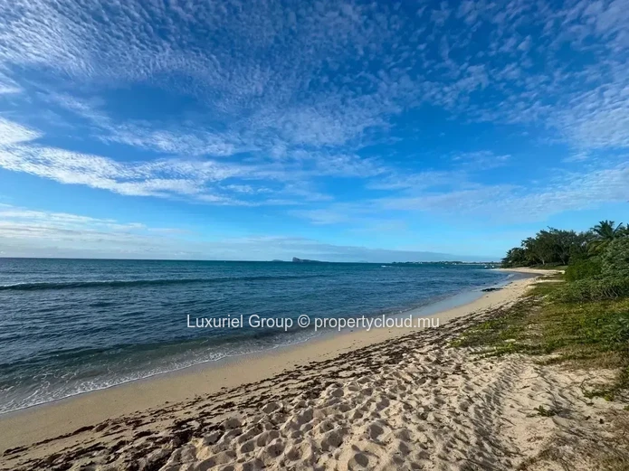 Pointe Aux Canonniers – Prestige Seafront Residence – Direct Beach Access