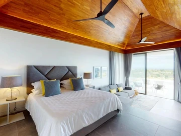 5 Bedroom Villa