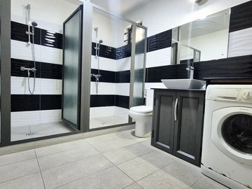 6 Bedroom Apartment