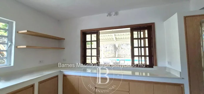 POINTE AUX CANONNIERS – Élégante villa côtière avec piscine et jardin – 4 chambres