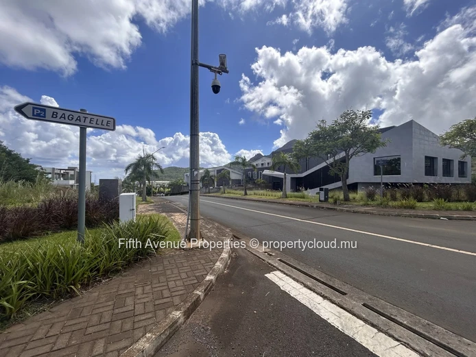 BAGATELLE - Terrain commercial 2946m2