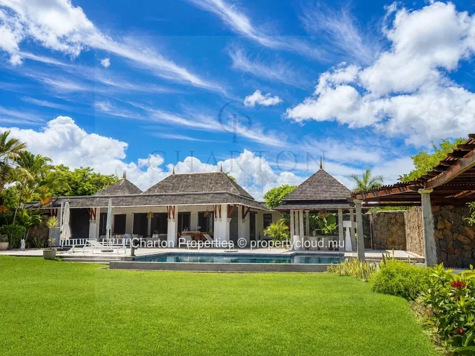 Propriété d’exception de 5 chambres au cœur d’un domaine golfique prestigieux