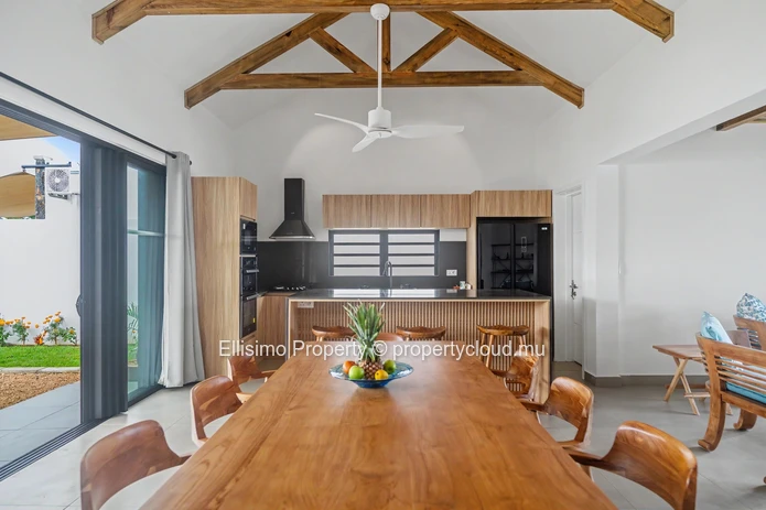 Contemporary Villa for Rent – Mont Mascal, Petit Raffray