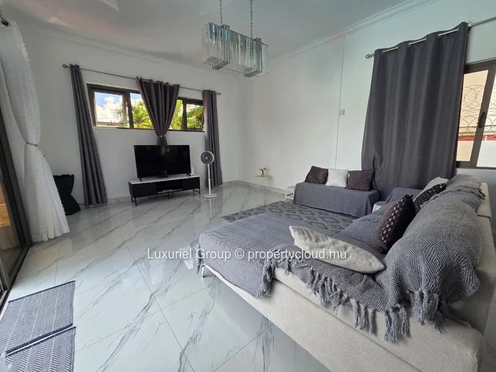 Charmante Villa 2 Chambres avec Piscine et Jardin
