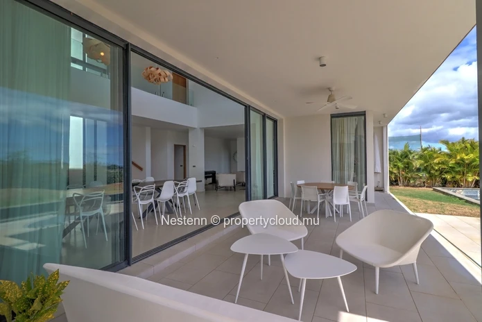 Somptueuse villa de 4 chambres avec vue plongeante sur nature et rivière 